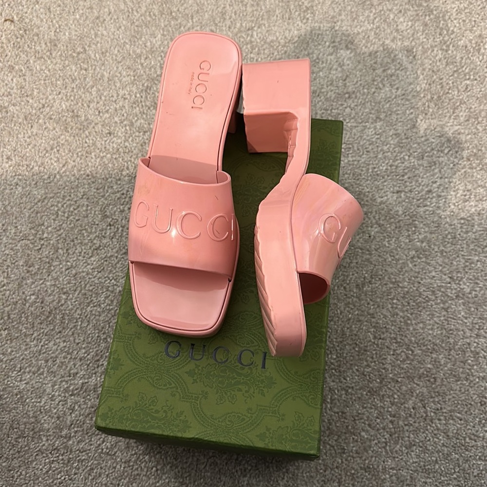 Gucci platform block heel sandals size 37 baby pink